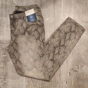 New with tags: New York & Co. snakeskin legging jeans size 6